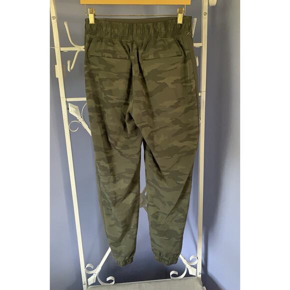 Athleta Women's Dark Green Camo Polyester Brooklyn Lined Jogger Pants 4 - Picture 2 of 5